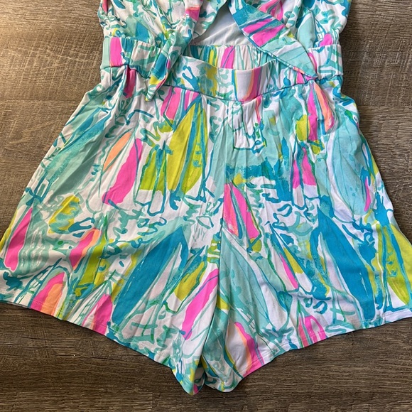 Lilly Pulitzer Greer Peak-A-Boo Romper Beach and Bae Size S RARE - Picture 5 of 6
